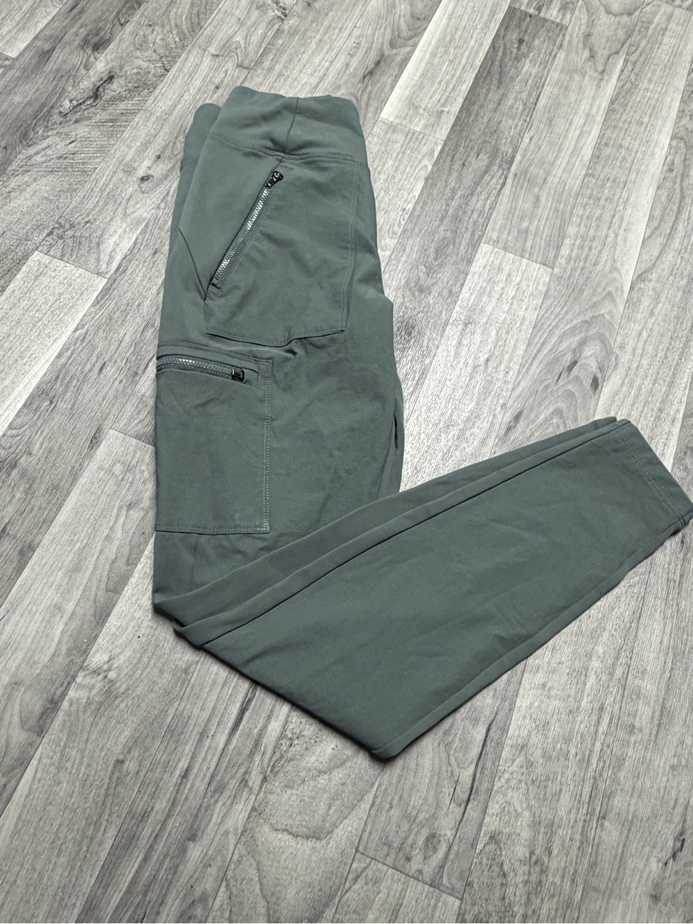 Athleta women Jogger Pants in Olive Green